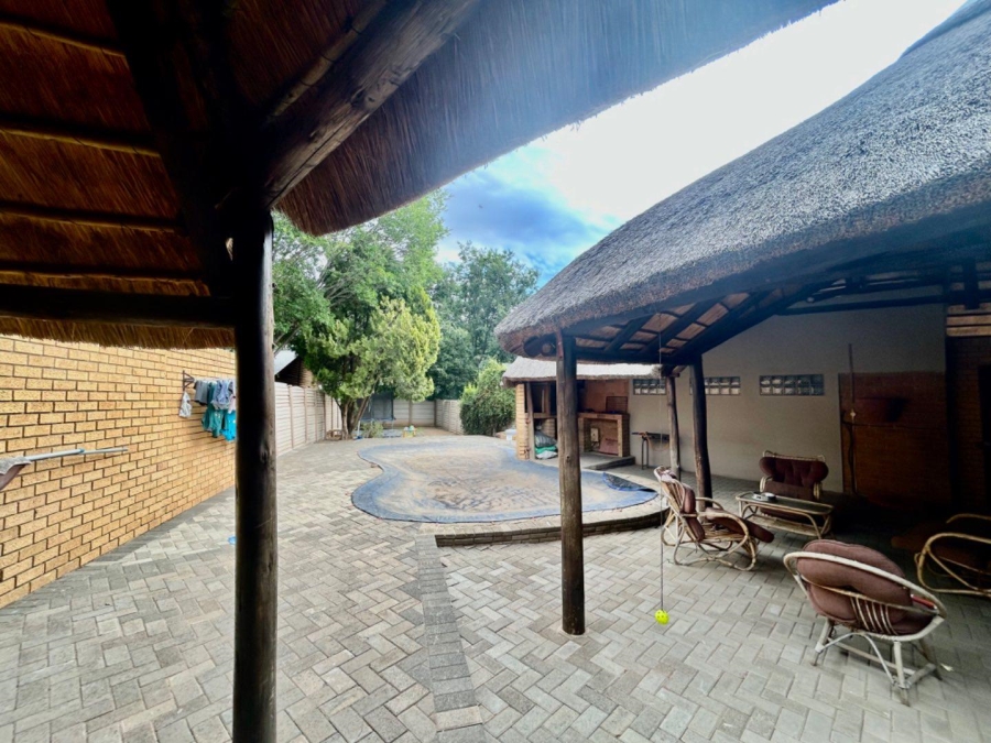 4 Bedroom Property for Sale in Langenhovenpark Free State